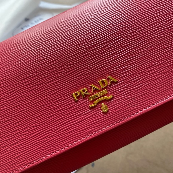 Wallet on Chain Saffiano Leather - Picture 2 of 10